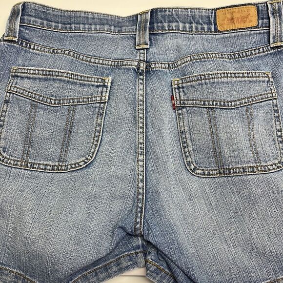 Levi’s Light Wash 4-Pocket Button Zipper Jean Shorts- Size 10 - Picture 12 of 16